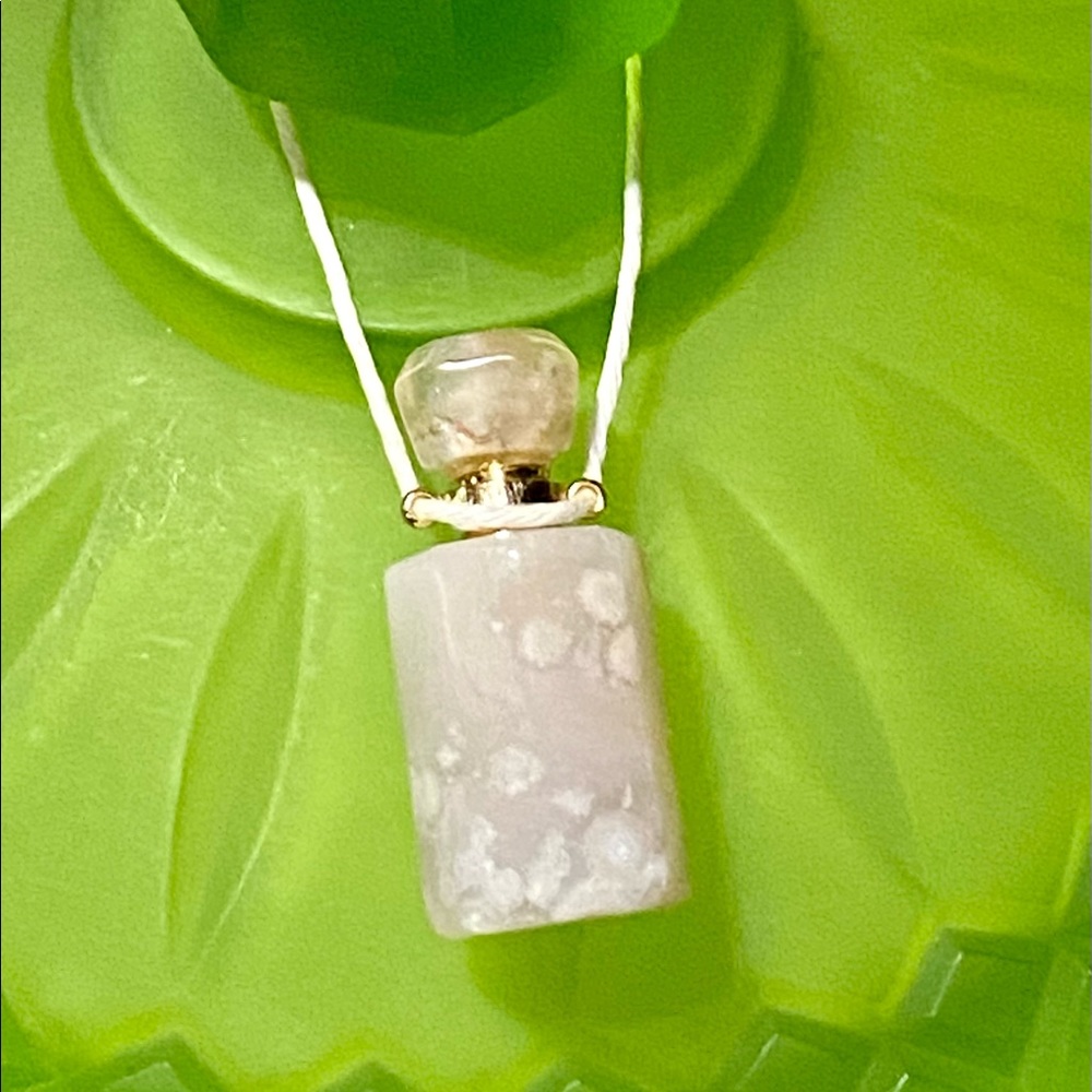 Pretty Sakura Agate Perfume Oil Diffuser Bottle pendant necklace